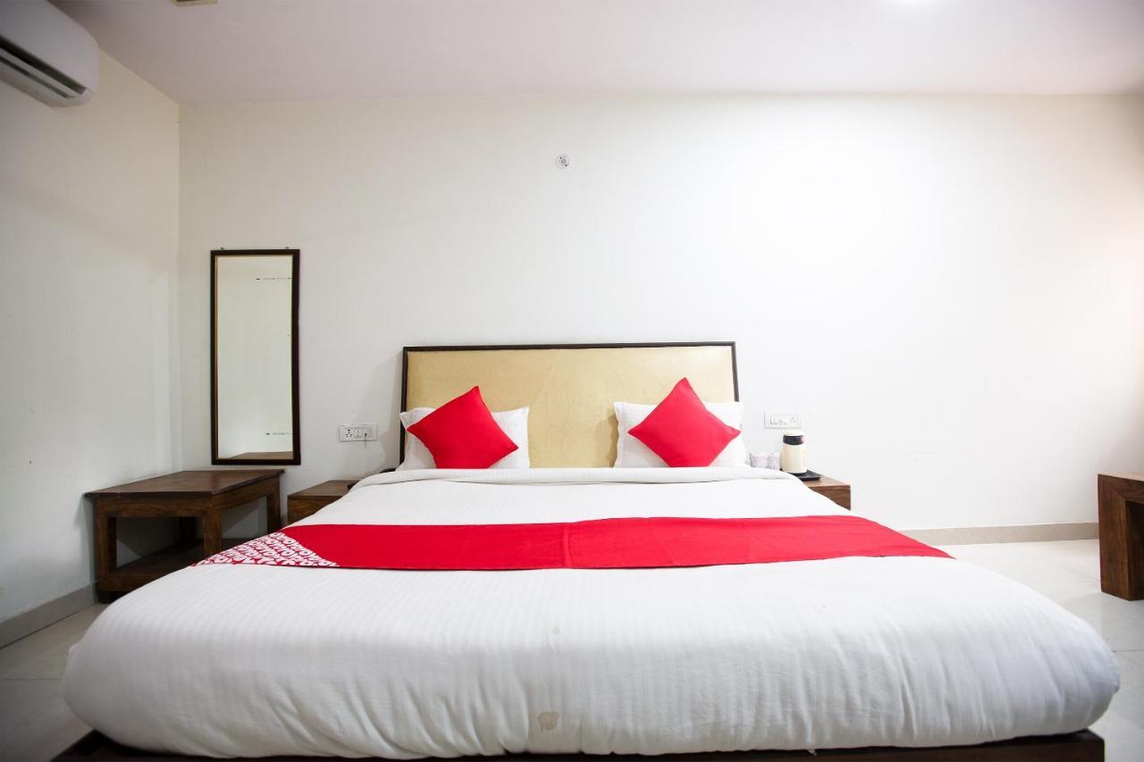 Oyo 44174 Hotel Mid Town Prime Harthala Экстерьер фото
