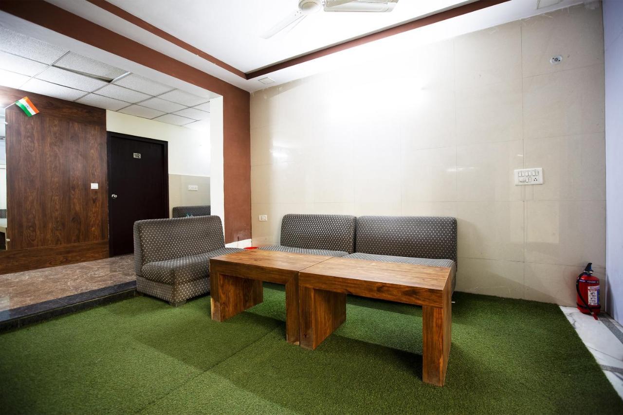 Oyo 44174 Hotel Mid Town Prime Harthala Экстерьер фото